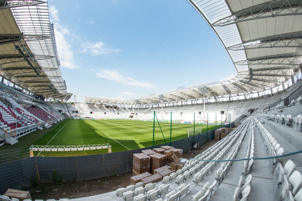 Pierwsze krzesełka na stadionie ŁKS-u Łódź (fot. ŁKS Łódź)