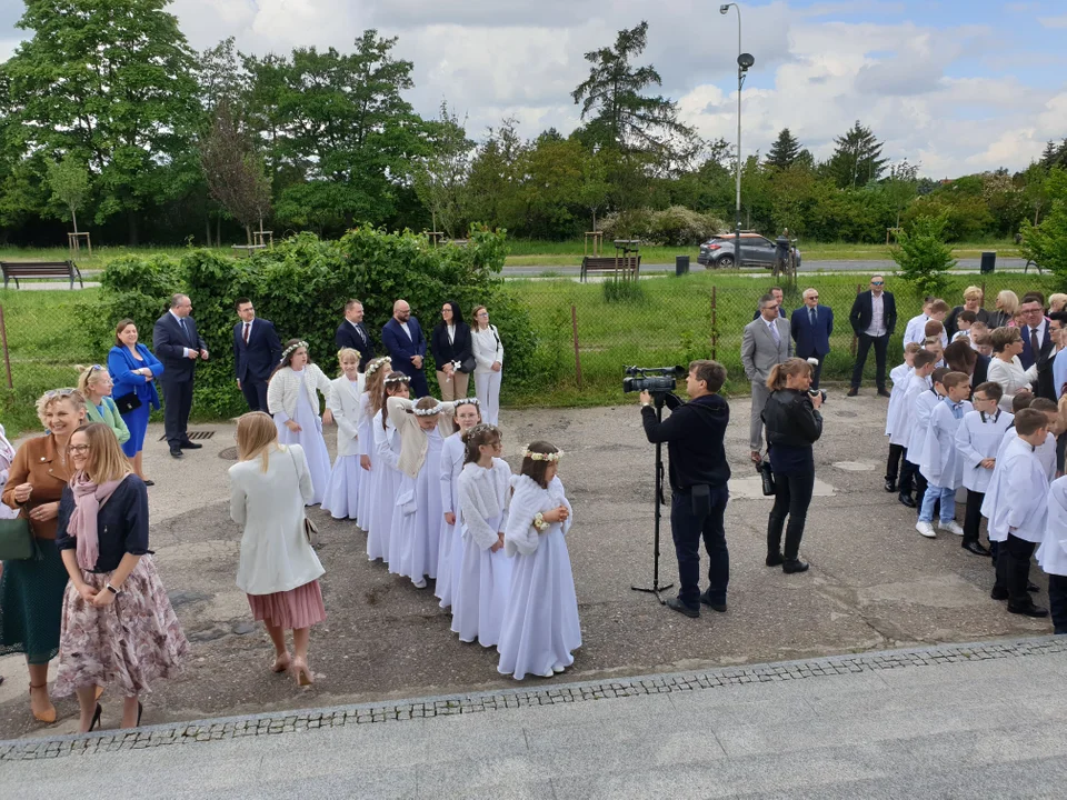 Dzieci z parafii Najświętszej Eucharystii przy ul. Popiełuszki w Łodzi przystąpiły do pierwszej komunii świętej