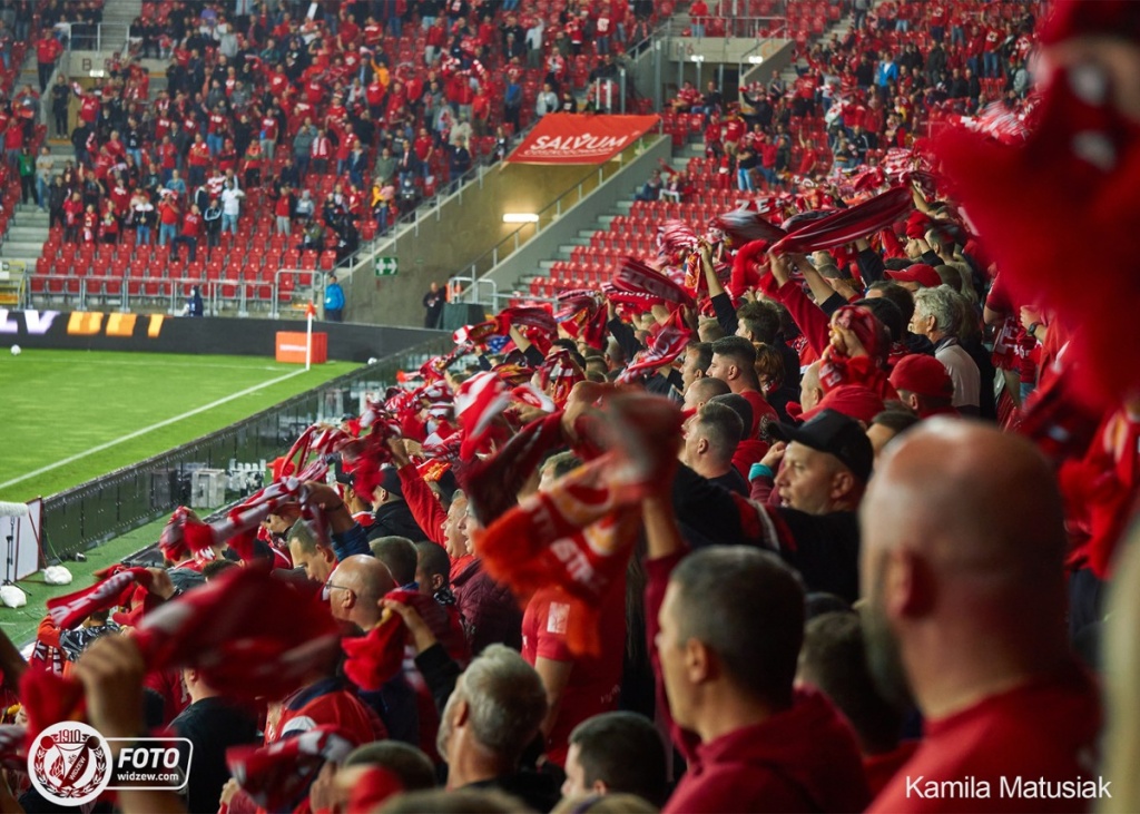 Kibice Widzewa Łódź krytykują zwolnienie trenera Dobiego. „Cyrk na kółkach” - Zdjęcie główne