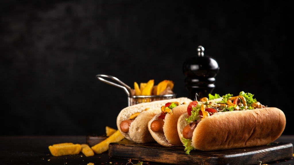 Orlen, Żabka, a może Ikea? Kto sprzedaje najlepsze hot-dogi? Wielki test Katarzyny Bosackiej [galeria, wideo] - Zdjęcie główne