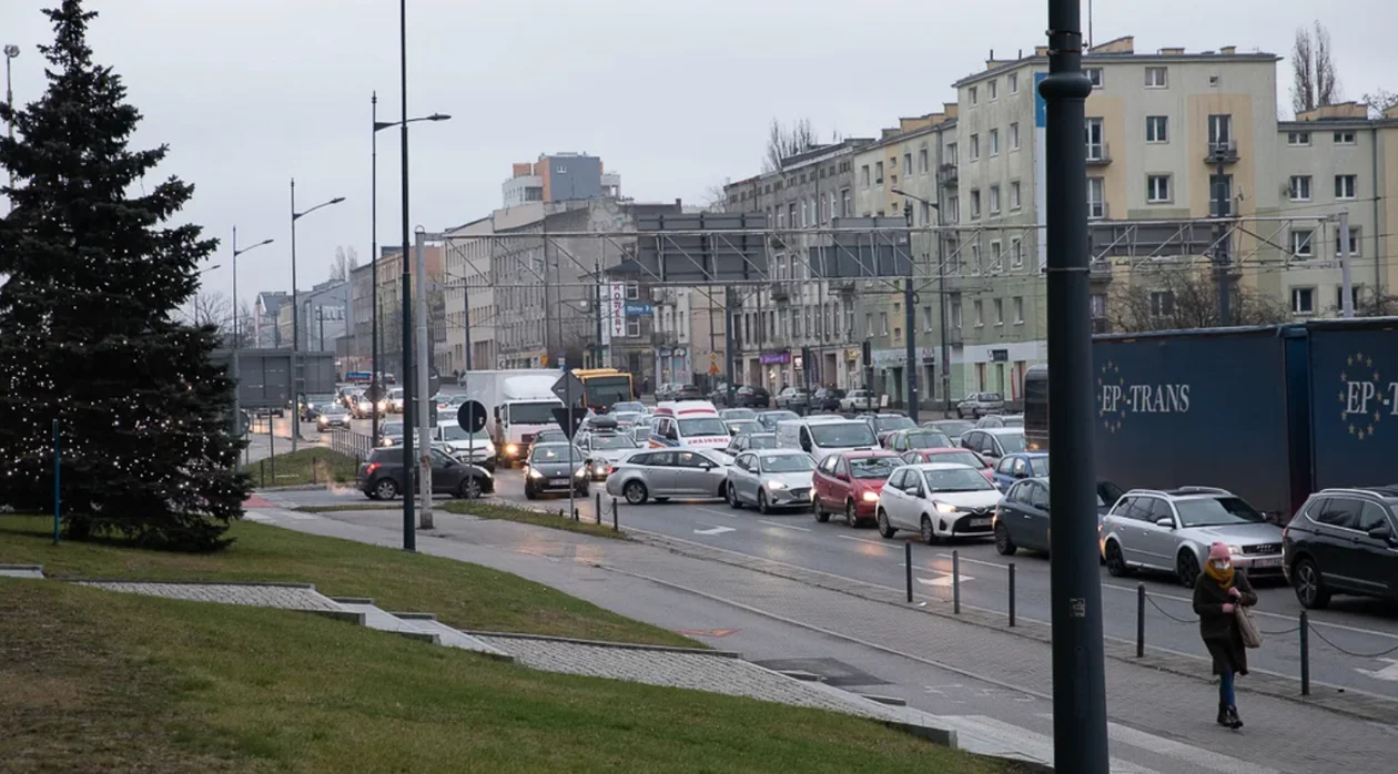 Ważne zmiany na skrzyżowaniu marszałków. Czy to zmniejszy korki? - Zdjęcie główne