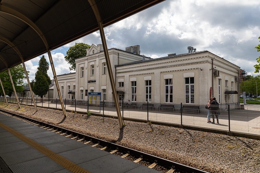 Łódź Widzew wtedy i teraz. Pamiętacie dworzec sprzed remontu? (fot. Michał Pietrzak - redakcja TuŁódź) | wiadomości łódzkie | Łódź | TuŁódź