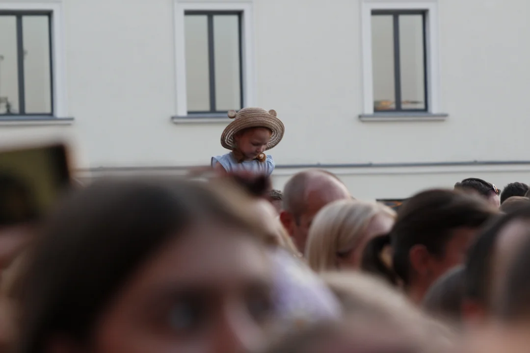 Łodzianie tłumnie przyszli pod EC1 na koncert Sanah