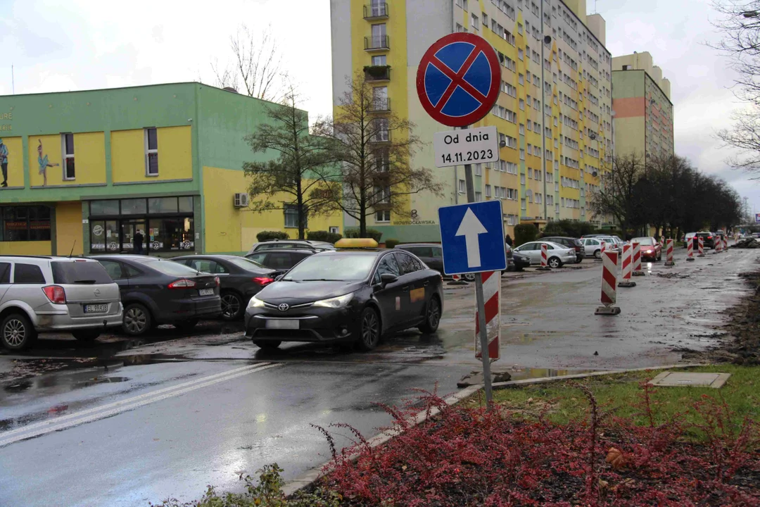 Drogowcy pojawili się na ulicy Inowrocławskiej. Ważne zmiany dla kierowców. Jak pojadą autobusy MPK Łódź? - Zdjęcie główne