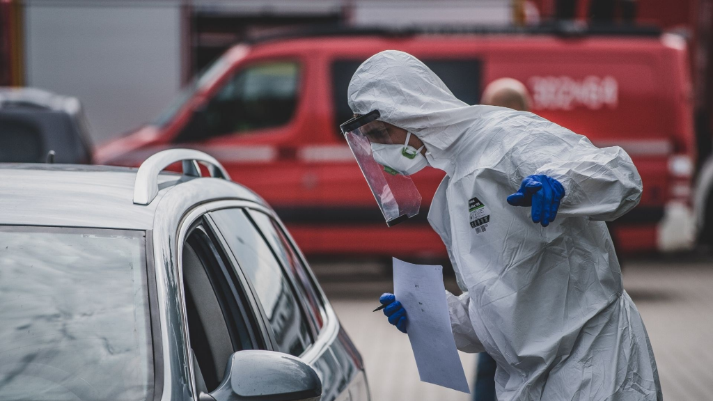 Koronawirus w Łódzkiem w odwrocie? Spada liczba zakażonych. Niestety dwie osoby zmarły [RAPORT DZIENNY] - Zdjęcie główne