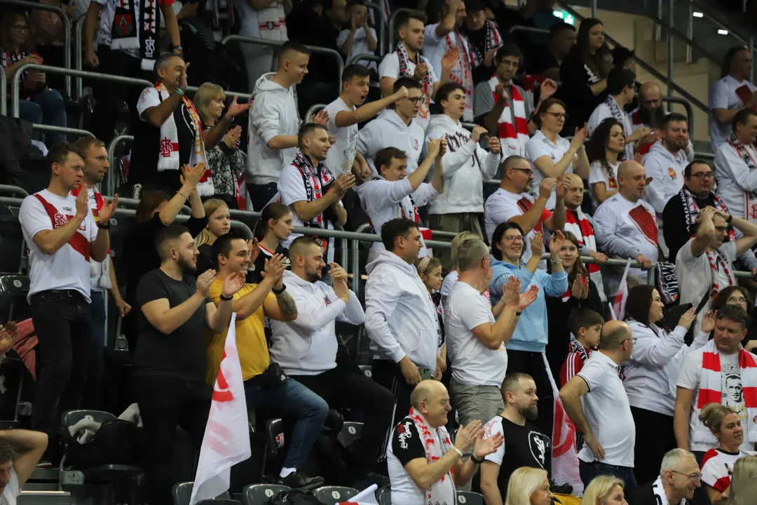 Siatkarskie derby Łodzi. Kibicom ŁKS-u  Commercecon i Grot Budowlanych towarzyszyły ogromne emocje [ZDJĘCIA] - Zdjęcie główne