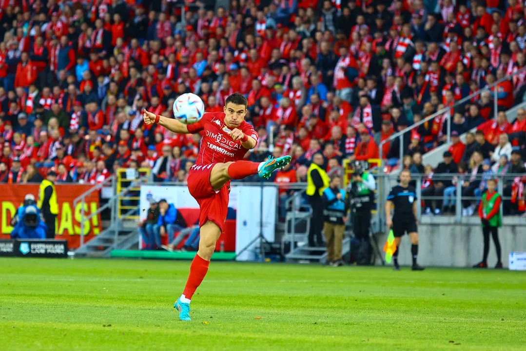 Mecz walki na zero z obu stron na stadionie Widzewa Łódź - Zdjęcie główne