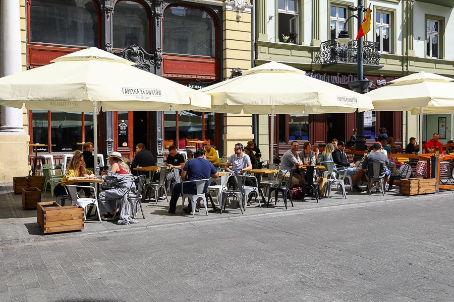 Piotrkowska Łódź. Łodzianie szturmem ruszyli do ogródków na Piotrkowskiej (fot. Michał Pietrzak - TuŁódź.pl)