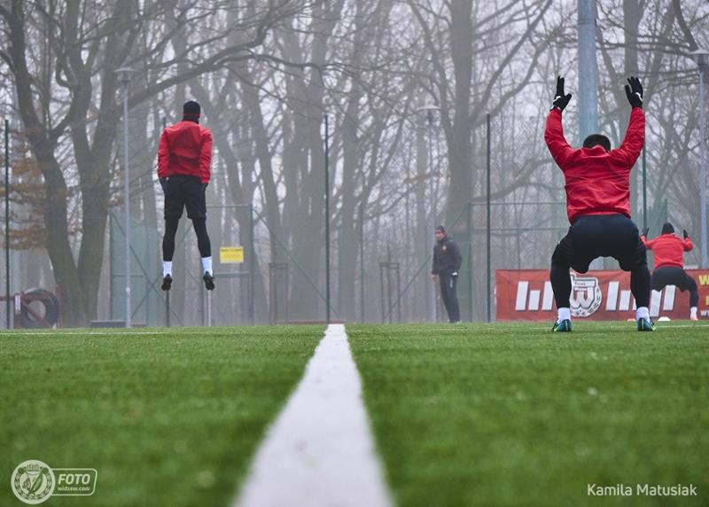 Widzew Łódź powoli wraca do treningów na murawie - Zdjęcie główne