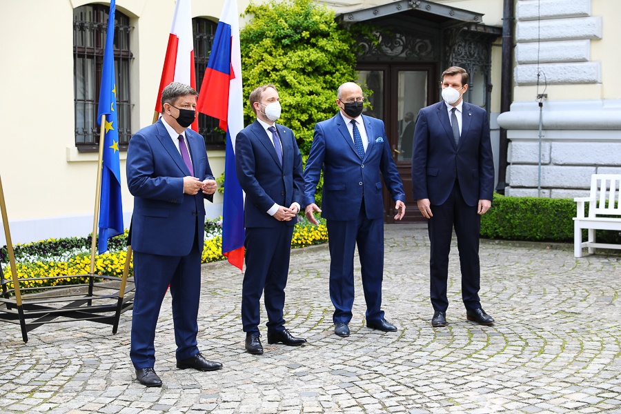 Łódź. W Pałacu Herbsta w Łodzi odbyło się spotkanie przedstawicieli państw Grupy Wyszehradzkiej (fot. Michał Pietrzak - TuŁódź.pl)