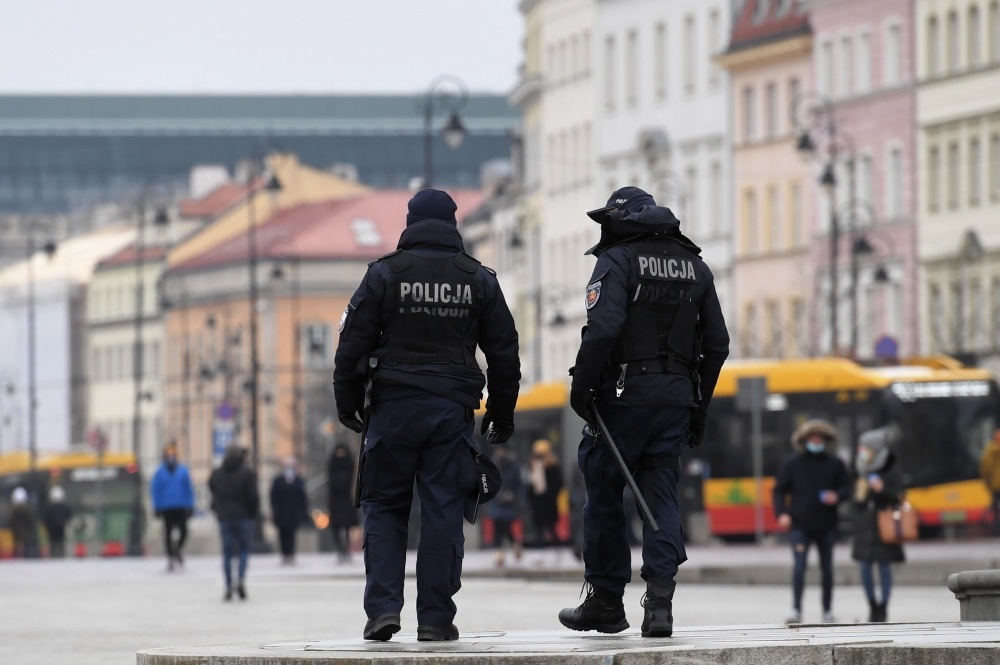 Ponad 6 tys. mandatów za brak maseczki. I to w ciągu jedynie 24 godzin - Zdjęcie główne