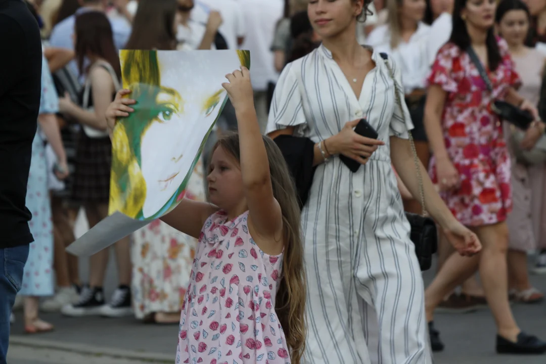 Łodzianie tłumnie przyszli pod EC1 na koncert Sanah