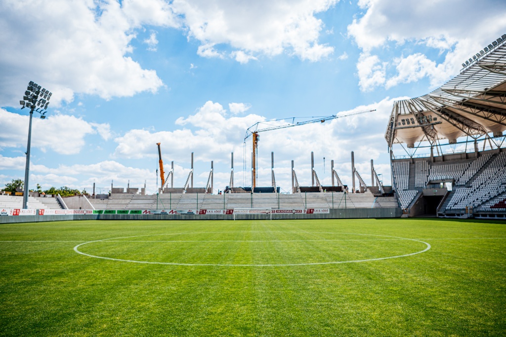 Stadion ŁKS-u coraz bardziej przypomina ekstraklasowy obiekt - Zdjęcie główne