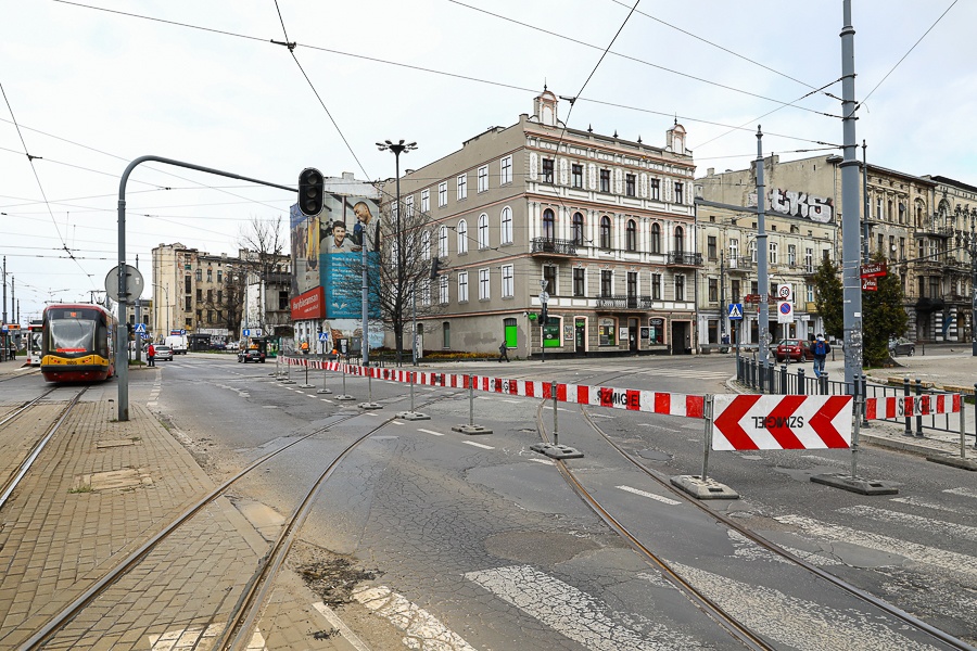 Łódzkie metro. Budowa stacji Łódź - Śródmieście. Zamknięte ulica Zielona i ulica Wólczańska w Łodzi (fot. Michał Pietrzak - TuŁódź.pl)