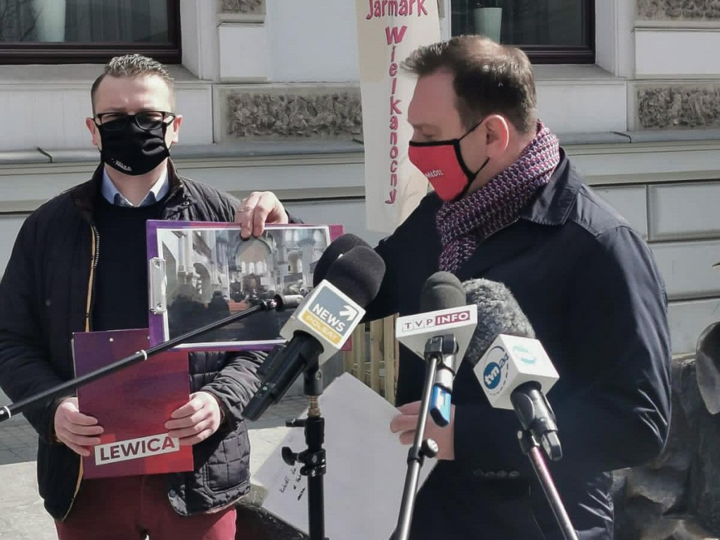 Tomasz Trela podczas konferencji prasowej, na której zażądał zamknięcia kościołów na Wielkanoc 2021 (fot. mat. prasowe)