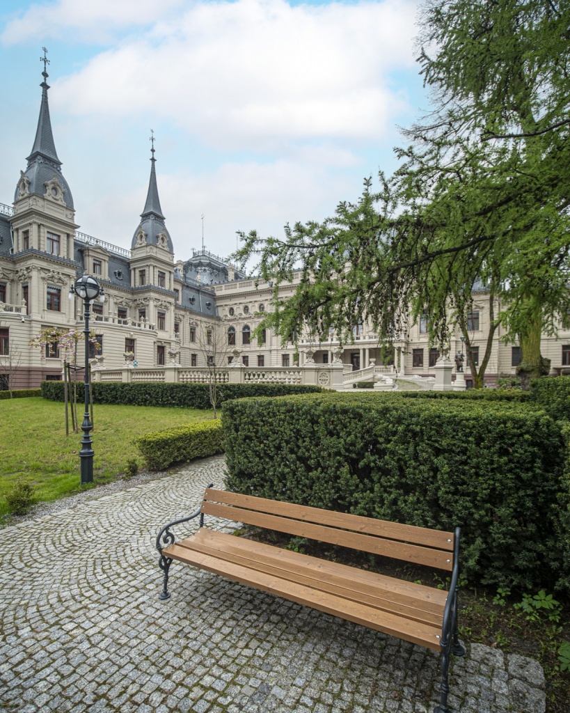 Pałac Poznańskiego w Łodzi pięknieje. Tak prezentuje się pałacowy ogród po rewitalizacji (fot. UMŁ) | wiadomości łódzkie | Łódź | TuŁódź