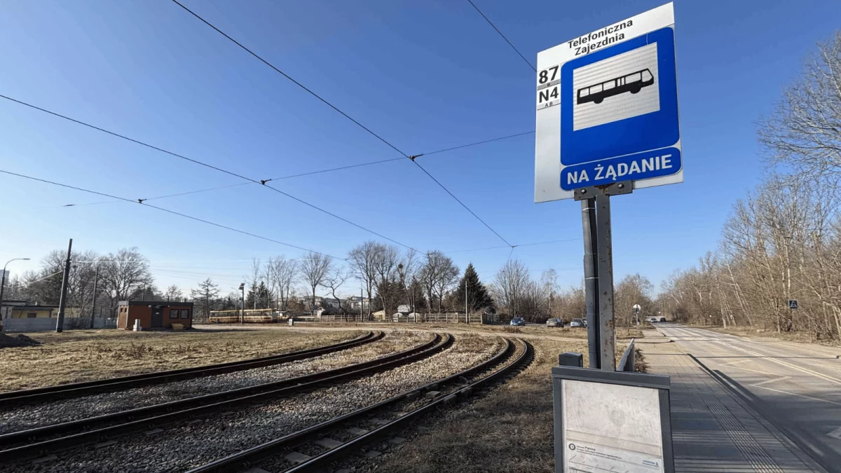 Komunikacja zastępcza na ważnej ulicy w Łodzi. Autobusy zmieniły swoją trasę. Sprawdź, jak kursuje i kiedy powrócą tramwaje MPK Łódź - Zdjęcie główne