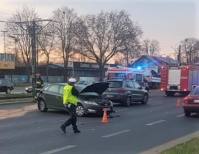 Zderzenie czterech pojazdów na al. Włókniarzy. Utrudnienia w ruchu! [AKTUALIZACJA + ZDJĘCIA] - Zdjęcie główne