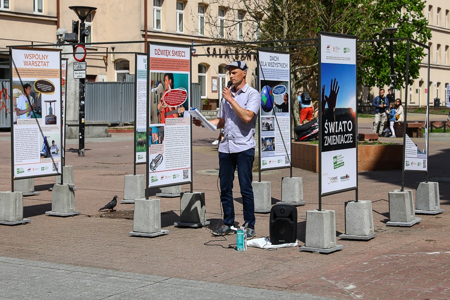 Piotrkowska Łódź. Łodzianie szturmem ruszyli do ogródków na Piotrkowskiej (fot. Michał Pietrzak - TuŁódź.pl)