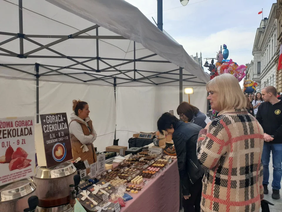 Na Piotrkowskiej w Łodzi odbywa się w majówkę Festiwal Czekolady i Słodyczy We Form