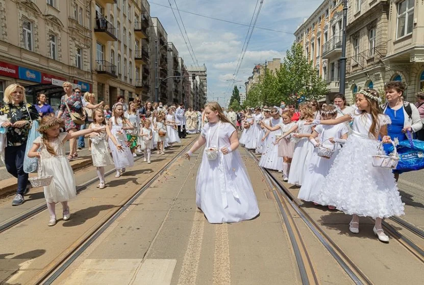 Boże Ciało 2022 w Łodzi. Którędy przejdą procesje? Sprawdź, gdzie będą utrudnienia w ruchu - Zdjęcie główne