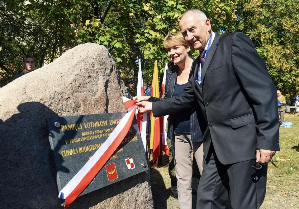 Odsłonięto pomnik Lotników Lwowskich  - Zdjęcie główne