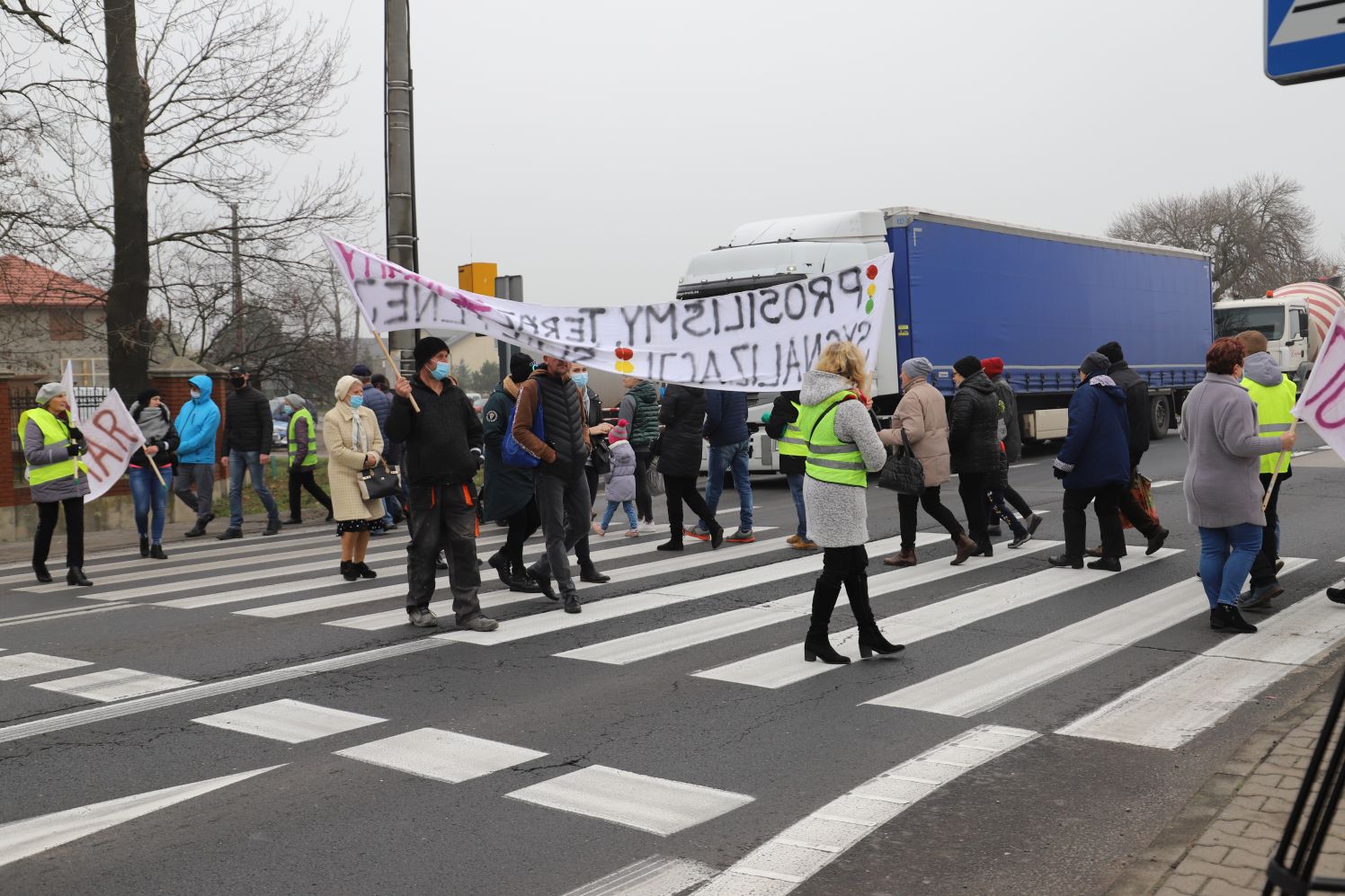 W piątek mieszkańcy gminy Bedlno (pow. kutnowski) protestowali żądając poprawy bezpieczeństwa po niedawnym śmiertelnym wypadku