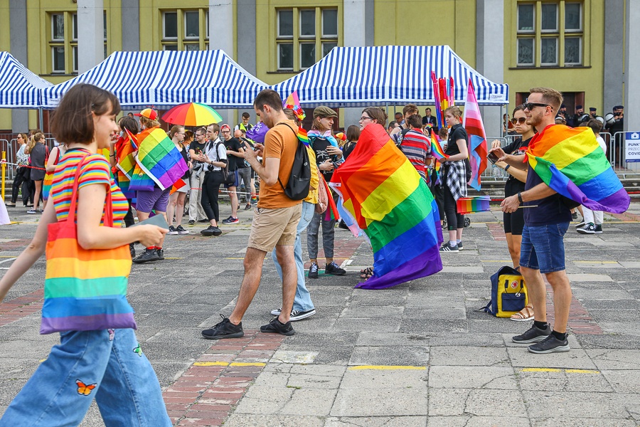 Marsz Równości i Marsz Normalności w Łodzi. Obie manifestacje przeszły ulicami miasta w sobotę, 26 czerwca 2021 (fot. Michał Pietrzak - redakcja TuŁódź) | wiadomości łódzkie | Łódź | TuŁódź