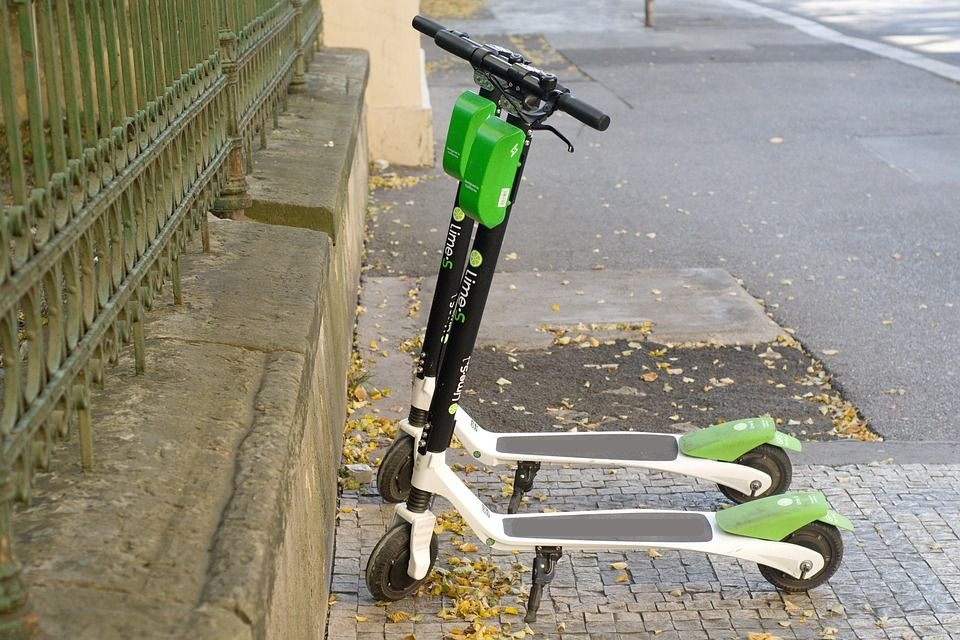 Używasz hulajnogi elektrycznej lub airwheel-a? Przeczytaj koniecznie! - Zdjęcie główne