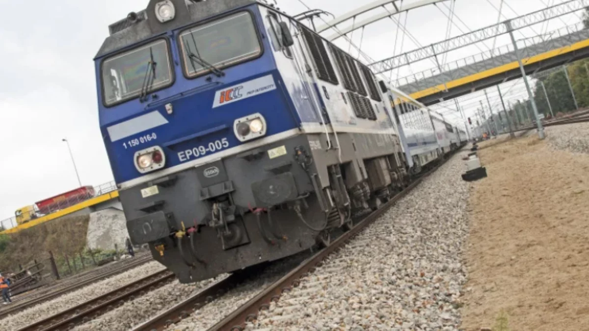 Koniec utrudnień na kluczowej trasie w Łódzkiem. Ruch pociągów wraca do normy