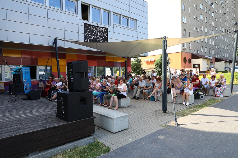 Syn Krzysztofa Krawczyka zaśpiewał dla łodzian. Dał koncert w Domu Kultury 502 w Łodzi (fot. Michał Pietrzak - TuŁódź.pl)