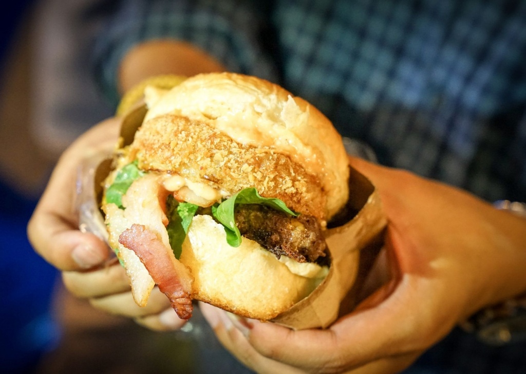 Zlot foodtrucków w Łodzi. Ogrody Geyera czekają na miłośników pysznego jedzenia (fot. Canva)