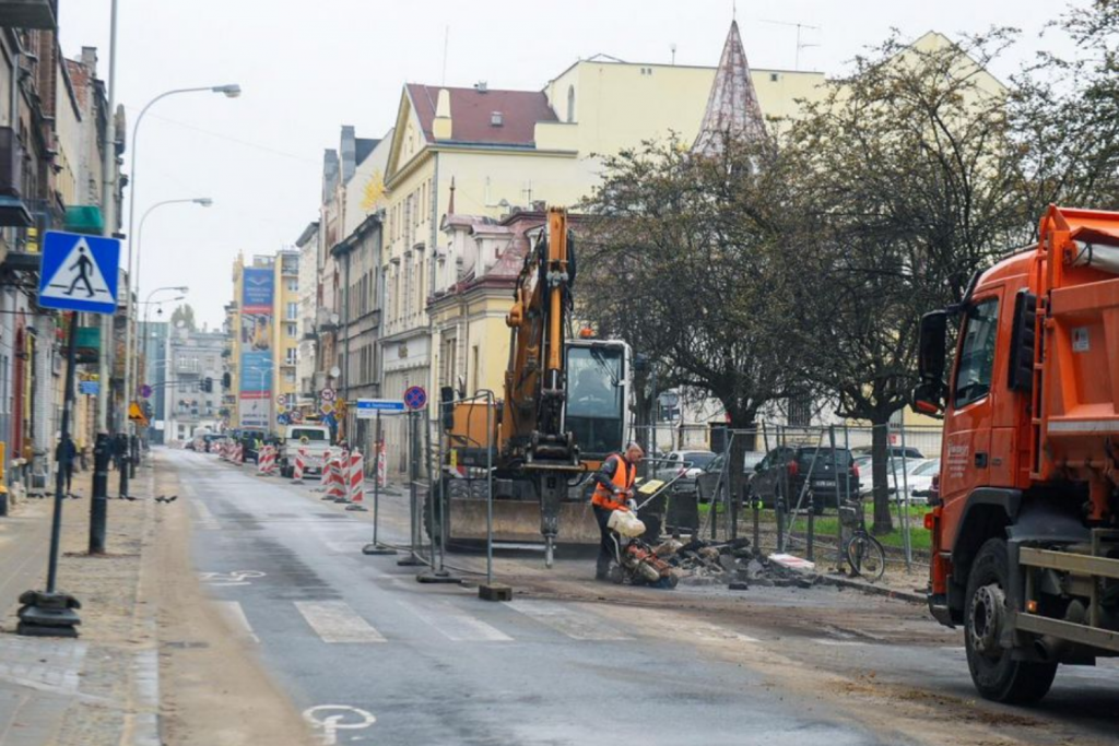  Kolejna obsuwa remontu Sienkiewicza. Jaki jest realny termin zakończenia ciągnących się prac? - Zdjęcie główne