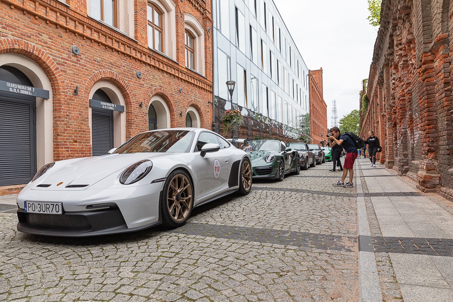 Kultowa Porsche Parade 2021 w województwie łódzkim. Tyle wspaniałych porschaków w jednym miejscu [zdjęcia] - Zdjęcie główne