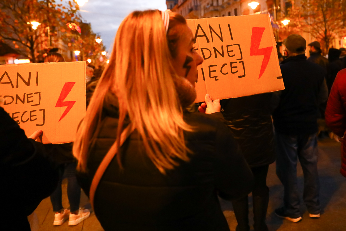 „Ani jednej więcej” - protest na Piotkowskiej w Łodzi