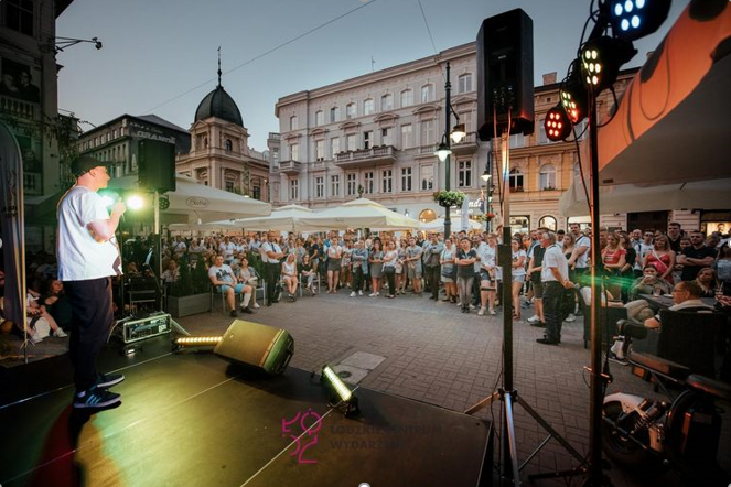 Komiczne czwartki -  za tydzień wraca letnia scena! [WIDEO] - Zdjęcie główne