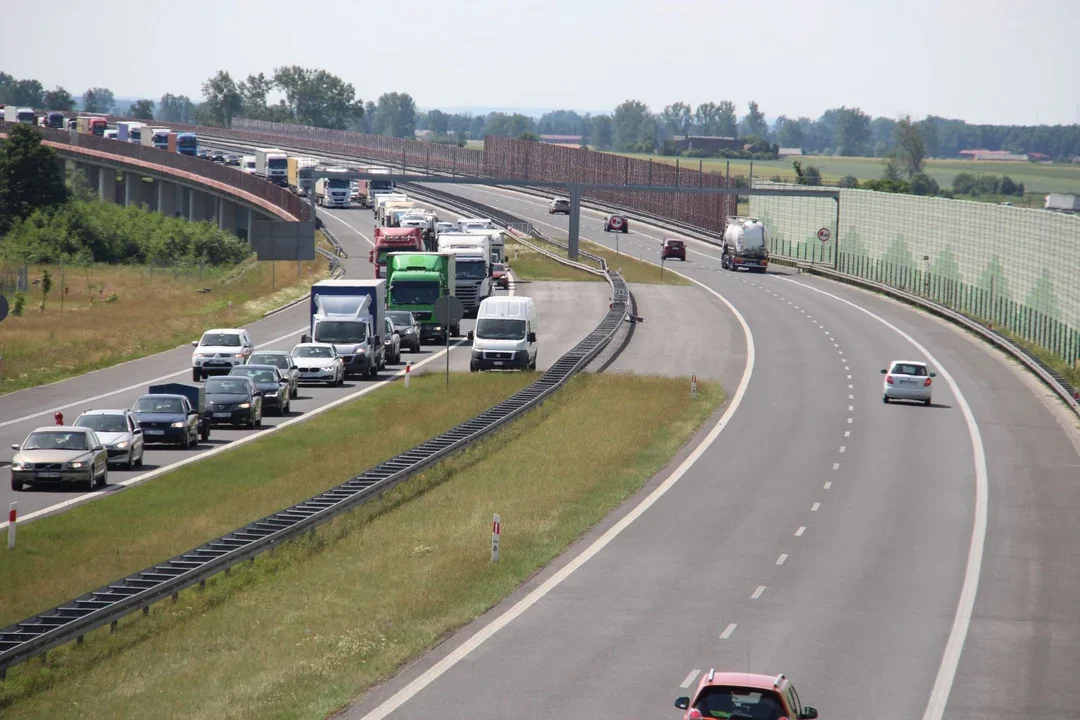 Zderzenie sześciu aut na A1. Są utrudnienia w ruchu! - Zdjęcie główne