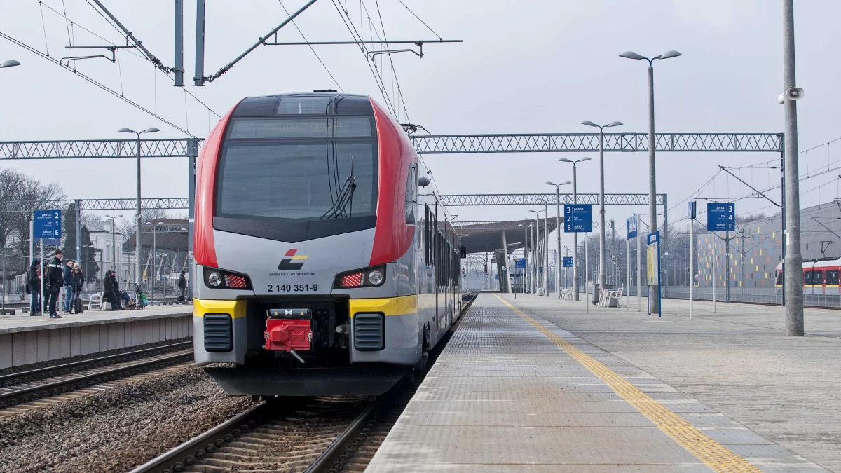 Zmiany w kursowaniu pociągów Łódzkiej Kolei Aglomeracyjnej już obowiązują. Sprawdź, co się zmieniło - Zdjęcie główne