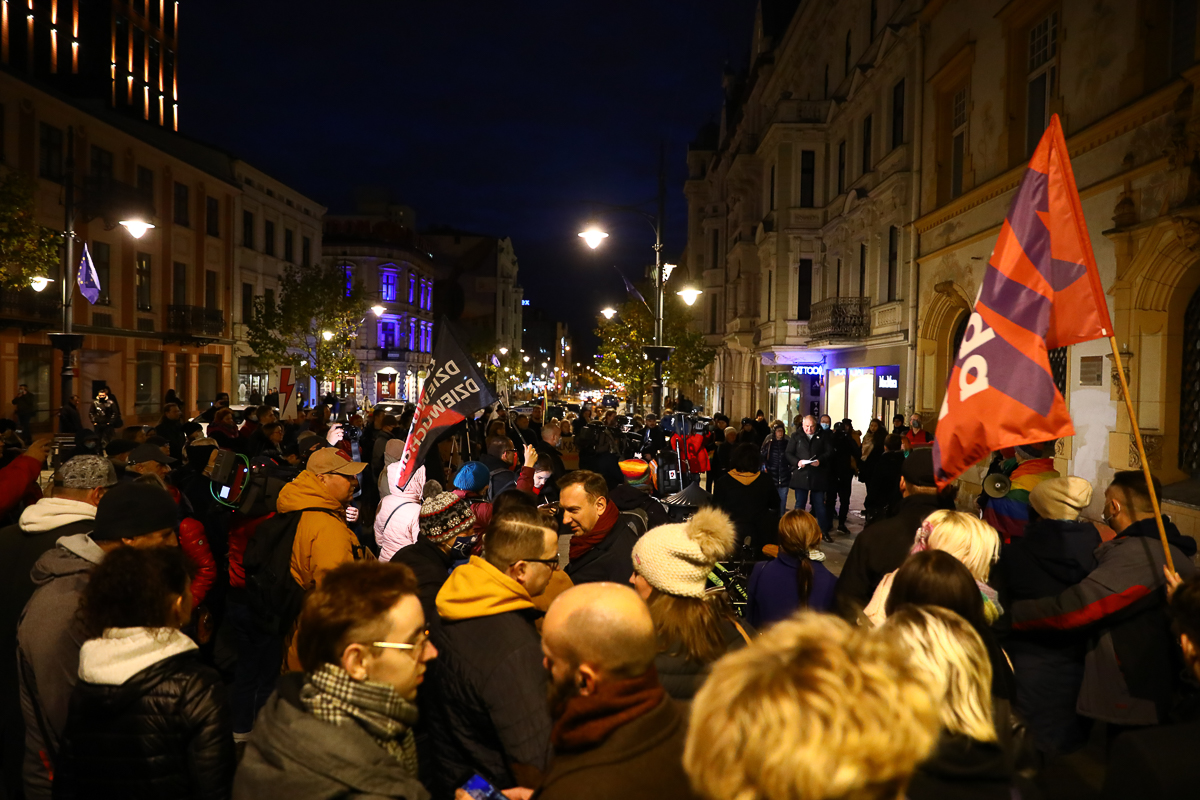 Pikieta pod siedzibą PiS na Piotrkowskiej w Łodzi