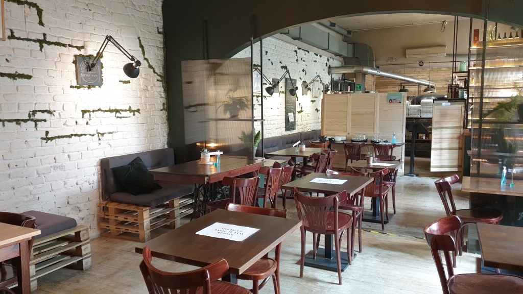 Coworking obok pizzerii przy ulicy Piotrkowskiej w Łodzi. Takiego miejsca nie ma nigdzie indziej (fot. Bartosz Jankowski - TuŁódź.pl)