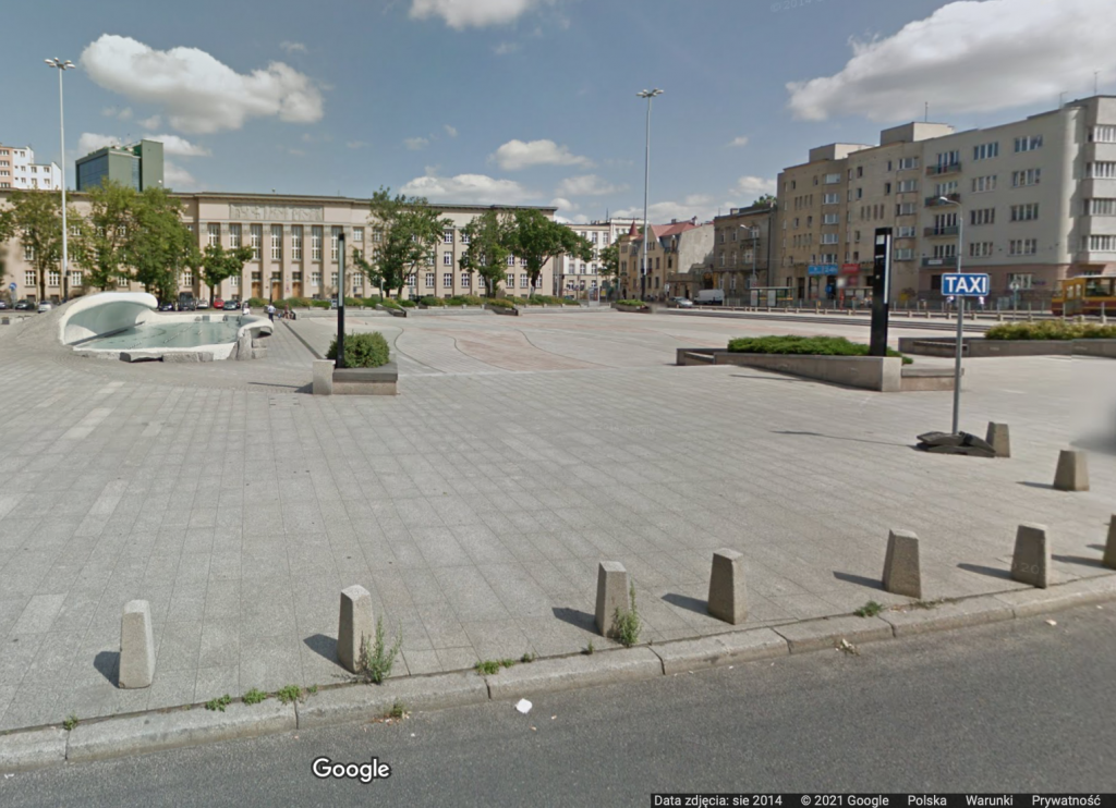 To koniec „betonozy” w centrum Łodzi. Plac Dąbrowskiego ma być zielony (fot. Google Street View)