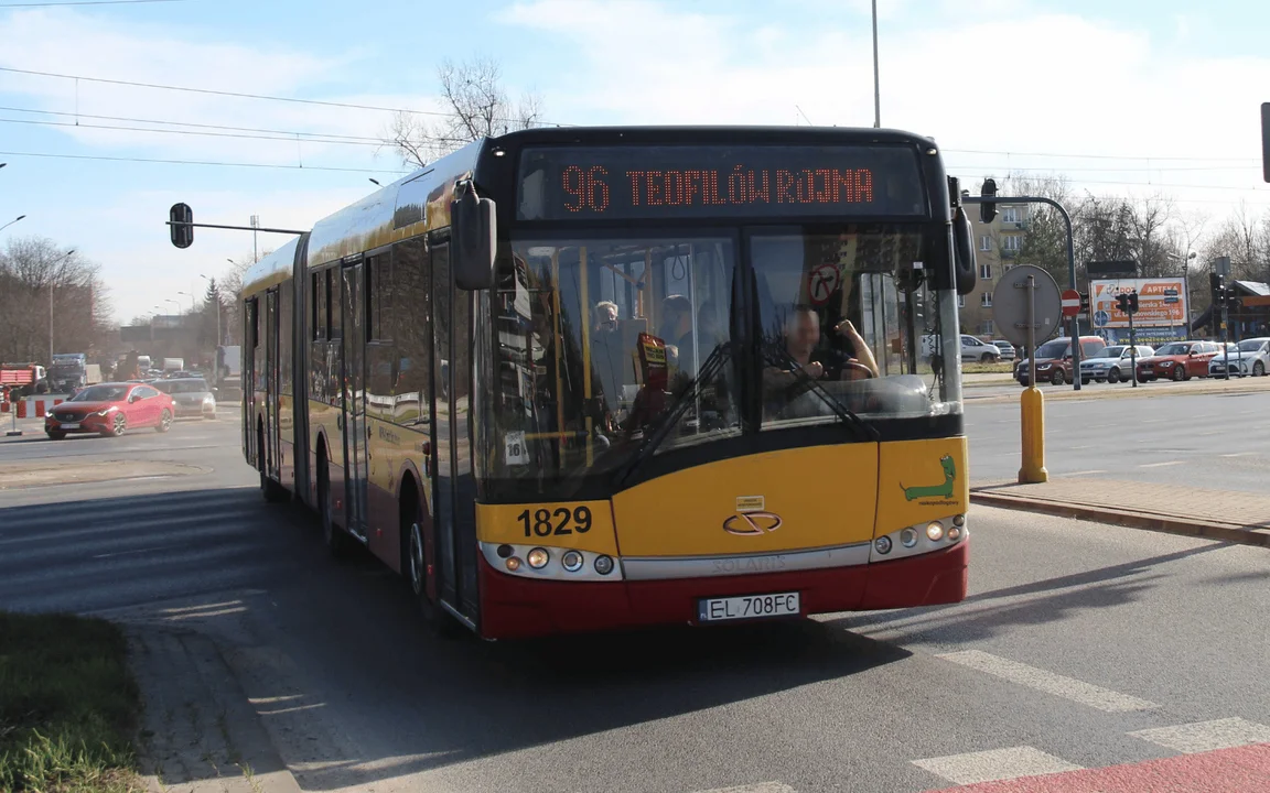 Bieg Ulicą Piotrkowską 2024 w Łodzi. Autobusy i tramwaje zmienią swoje trasy. Będzie komunikacja zastępcza - Zdjęcie główne