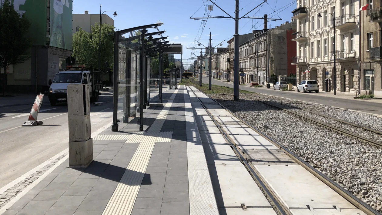 Wielki powrót przystanków w centrum Łodzi. Sprawdź, jak pojadą łódzkie tramwaje i autobusy [ZDJĘCIA] - Zdjęcie główne