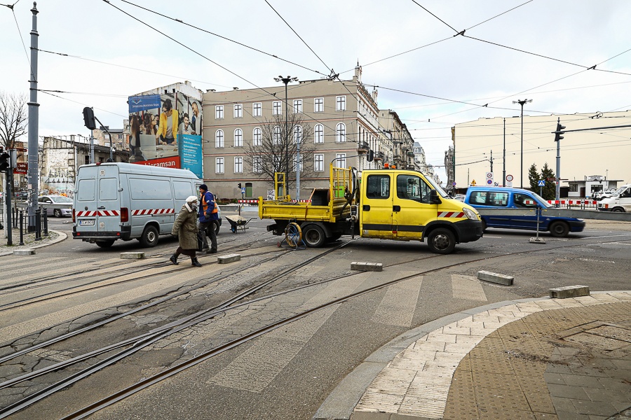 Łódzkie metro. Budowa stacji Łódź - Śródmieście. Zamknięte ulica Zielona i ulica Wólczańska w Łodzi (fot. Michał Pietrzak - TuŁódź.pl)