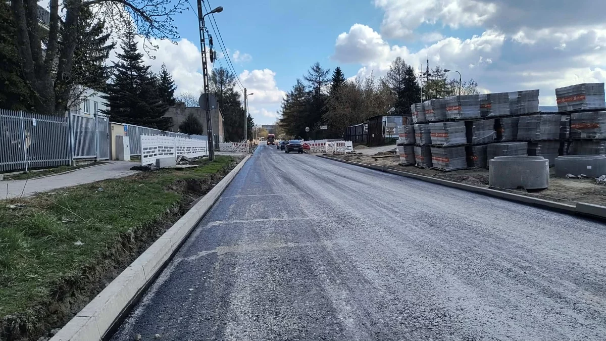 Drogowa niespodzianka na Bałutach. Remont ważnej ulicy skończy się przed terminem [FOTO]