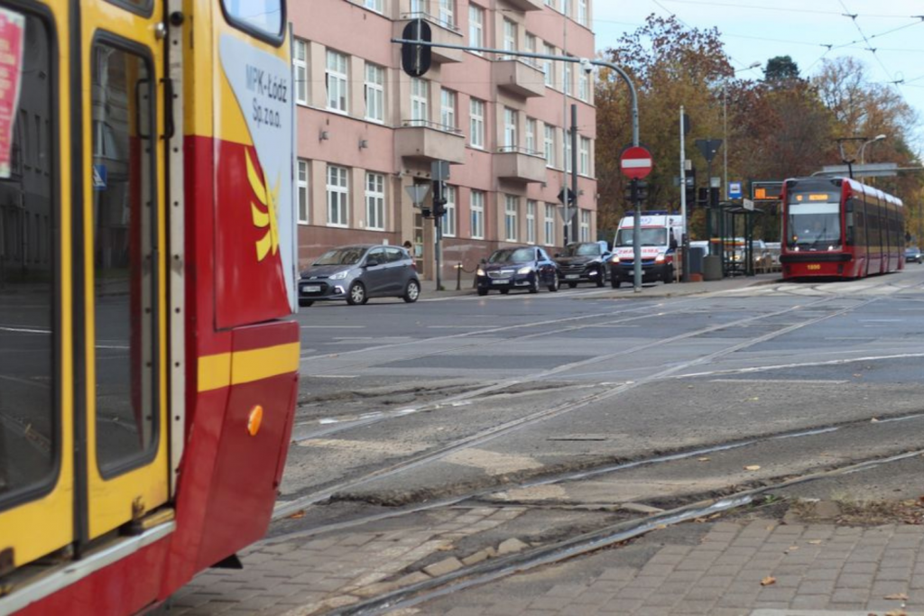 Paraliż ważnego łódzkiego skrzyżowania. Remont znacznie utrudnia komunikację ze szpitalem (fot. UML) |wiadomości łódzkie|Łódź|TuŁódź