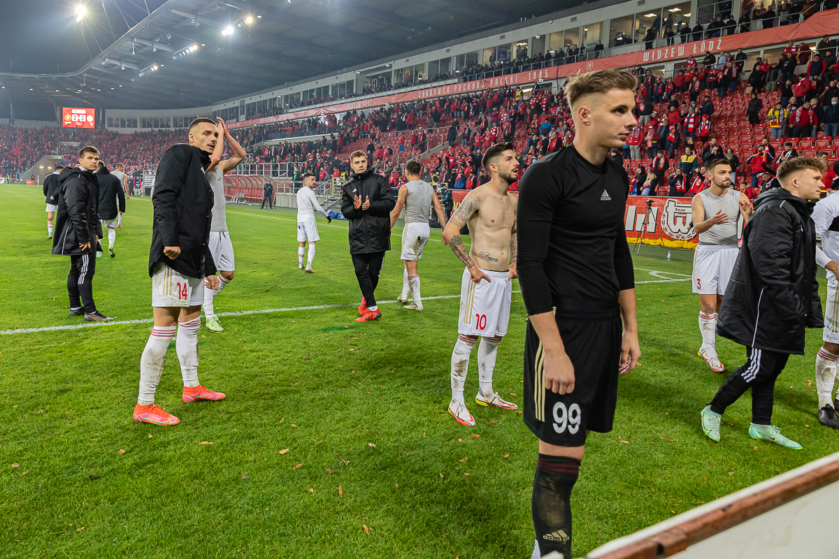 Derby Łodzi to nie tylko mecz. Race, próby konfrontacji kiboli i gaz na stadionie 