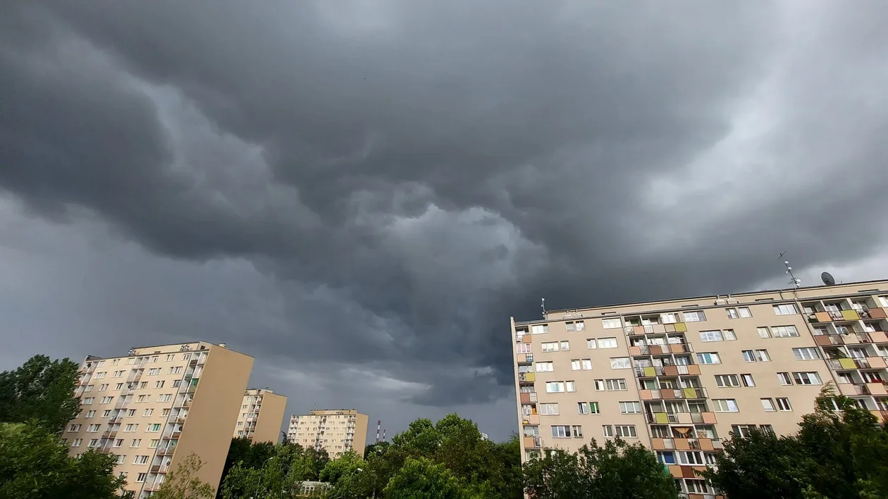 Łódź w ostrzeżeniach IMGW. Prognozowane burze i grad  - Zdjęcie główne