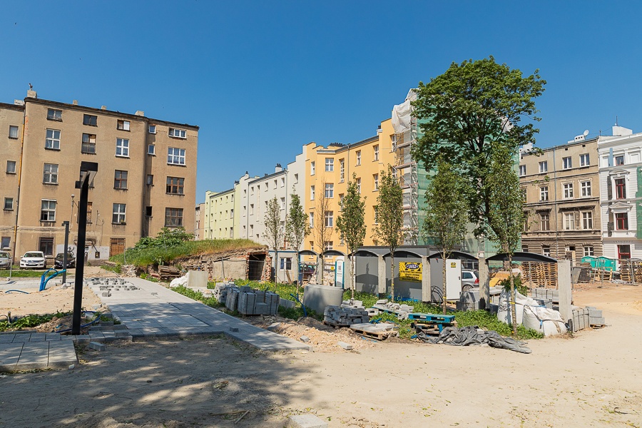 Włókiennicza Łódź. Połowa prac remontowych na zabytkowej ulicy została już wykonana (fot. Michał Pietrzak - redakcja TuŁódź) |wiadomości łódzkie | Łódź | TuŁódź