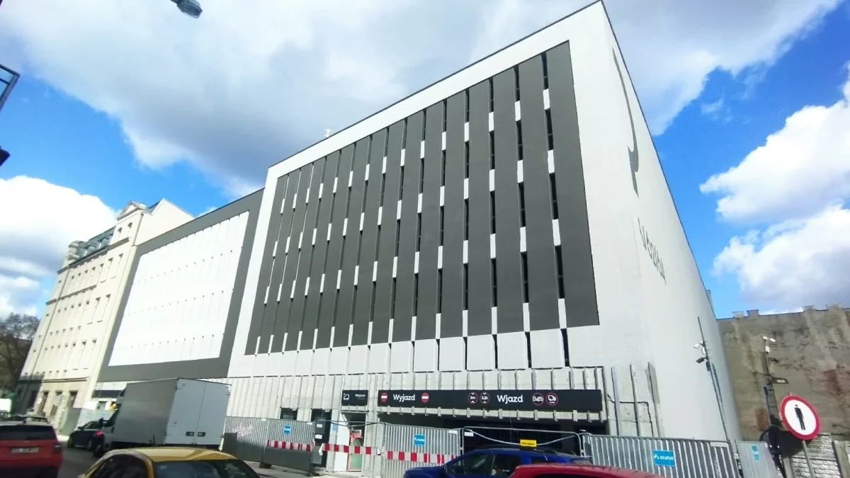 Parking przy Wschodniej prawie gotowy. Stawki za postój mają być konkurencyjne [FOTO]